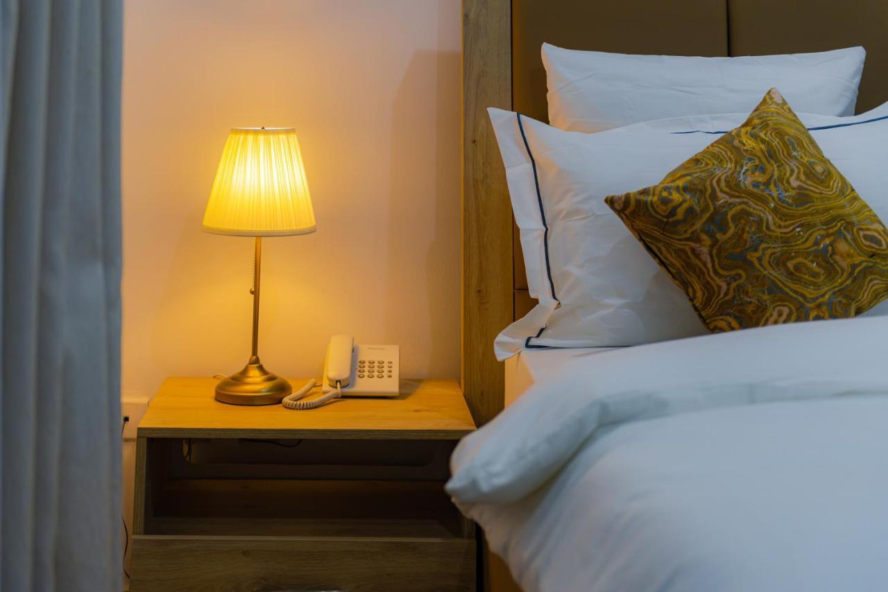 Quest Boutique Hotel Gwarinpa Extérieur photo