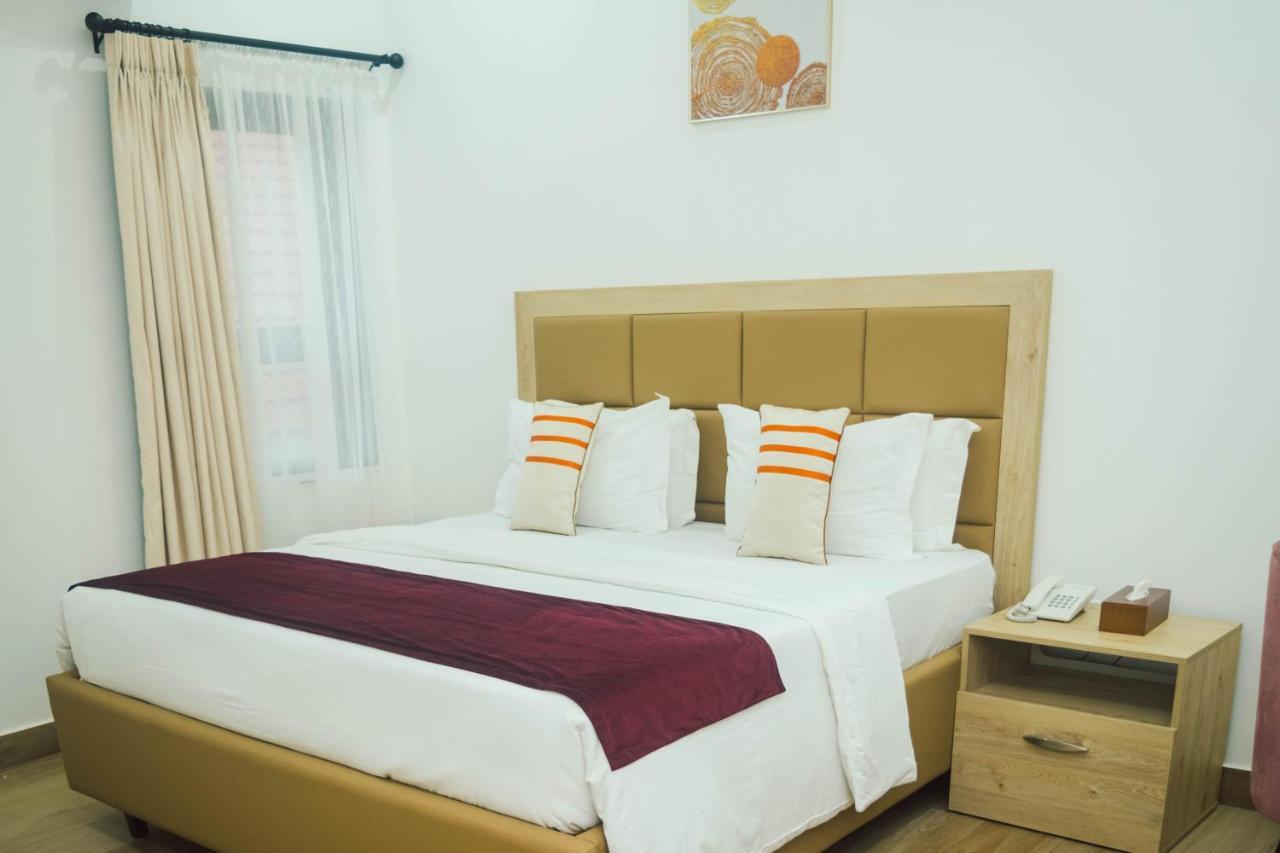 Quest Boutique Hotel Gwarinpa Extérieur photo