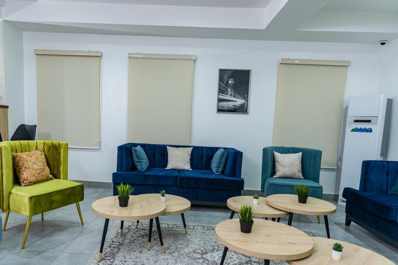 Quest Boutique Hotel Gwarinpa Extérieur photo