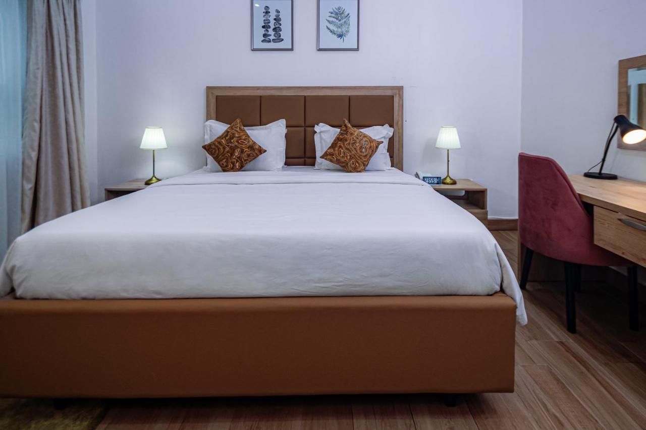 Quest Boutique Hotel Gwarinpa Extérieur photo