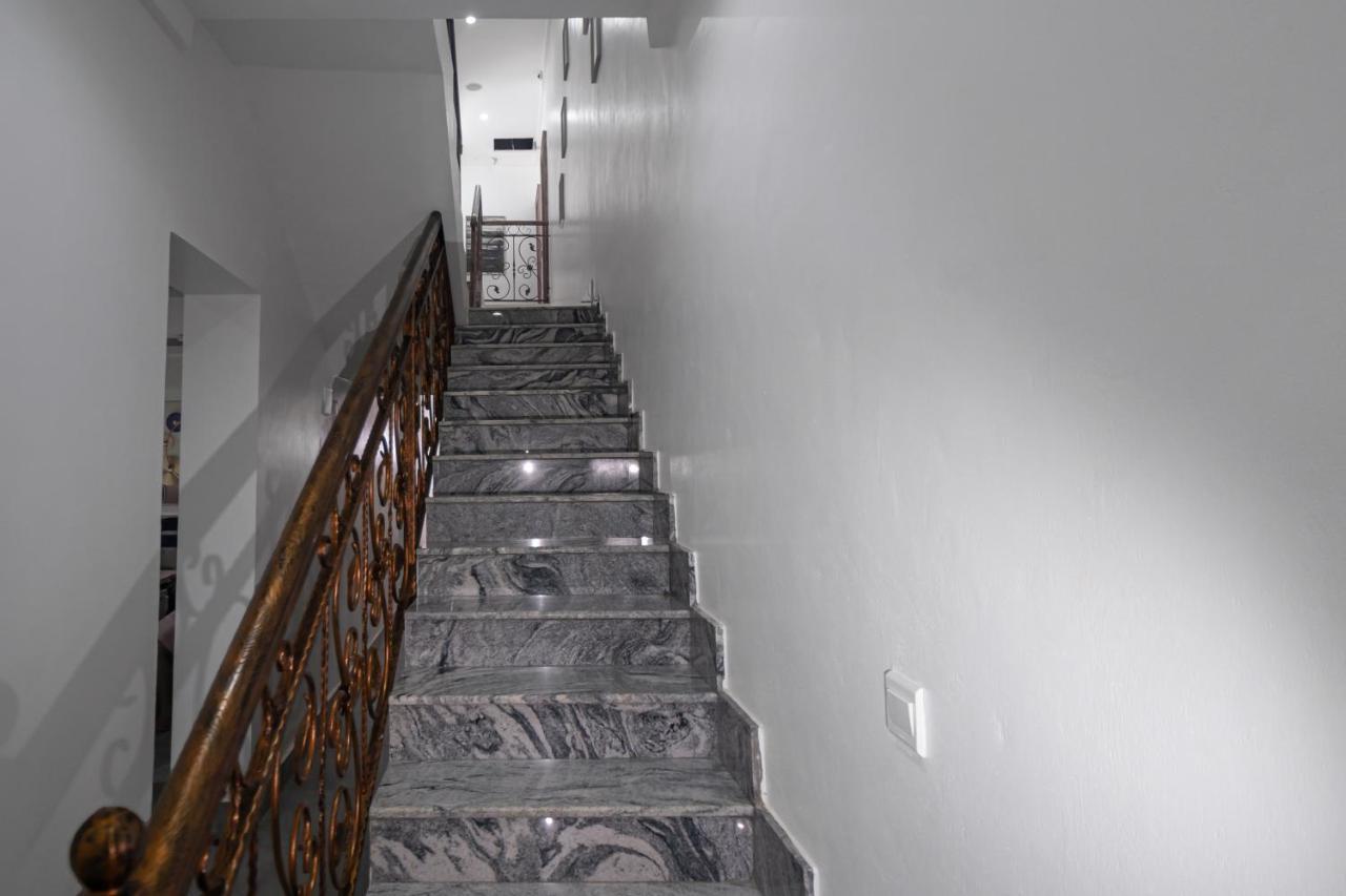 Quest Boutique Hotel Gwarinpa Extérieur photo