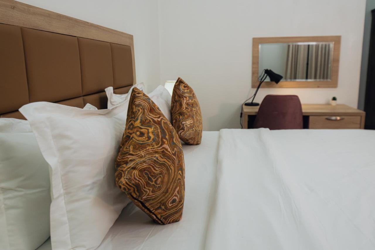 Quest Boutique Hotel Gwarinpa Extérieur photo