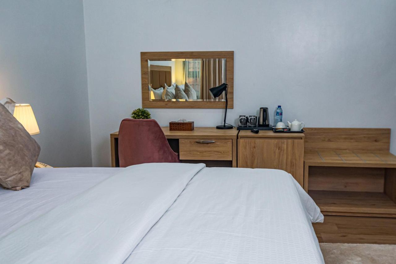 Quest Boutique Hotel Gwarinpa Extérieur photo